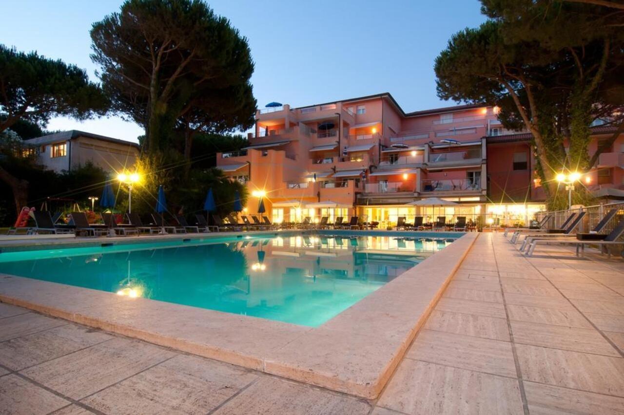 Versilia Palace Hotel Marina di Pietrasanta Esterno foto