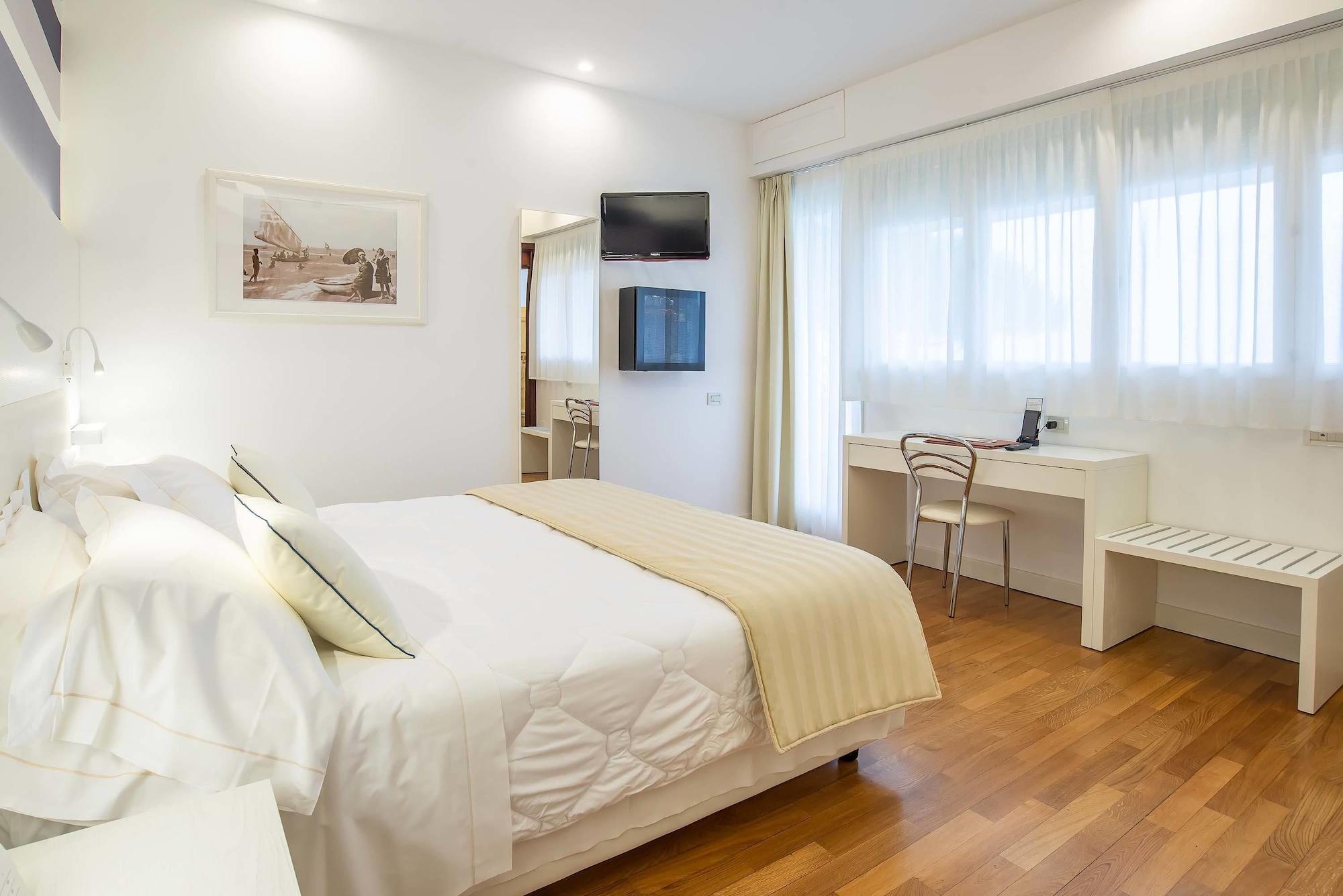 Versilia Palace Hotel Marina di Pietrasanta Esterno foto