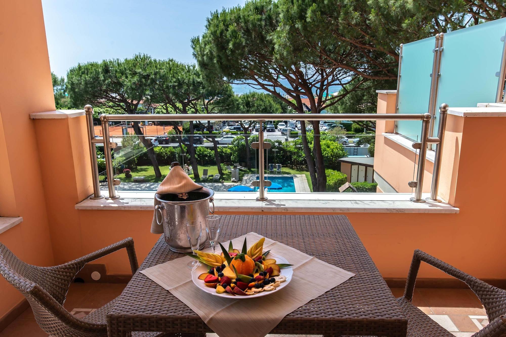 Versilia Palace Hotel Marina di Pietrasanta Esterno foto