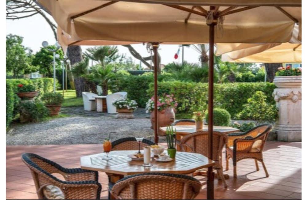 Versilia Palace Hotel Marina di Pietrasanta Esterno foto
