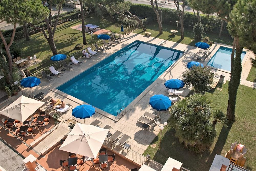 Versilia Palace Hotel Marina di Pietrasanta Esterno foto