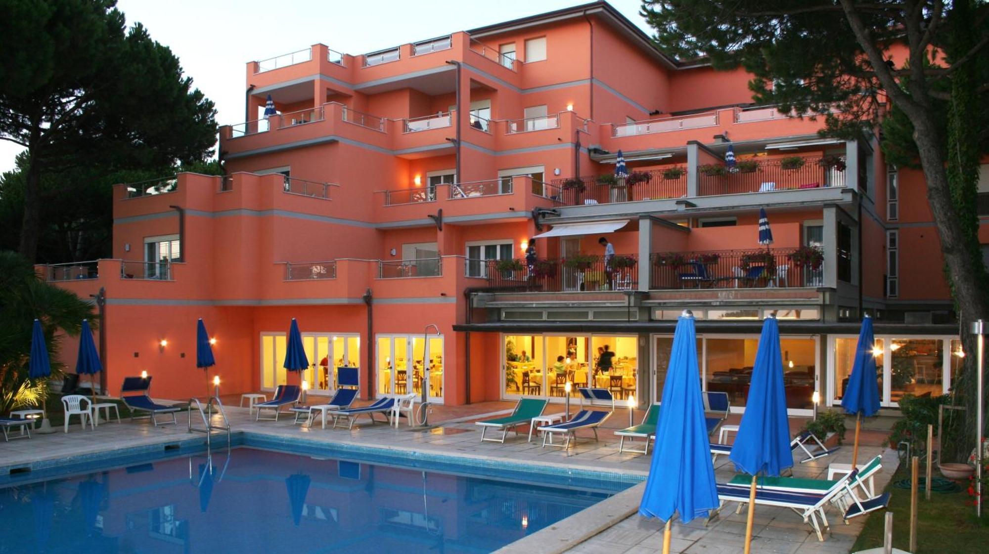 Versilia Palace Hotel Marina di Pietrasanta Esterno foto