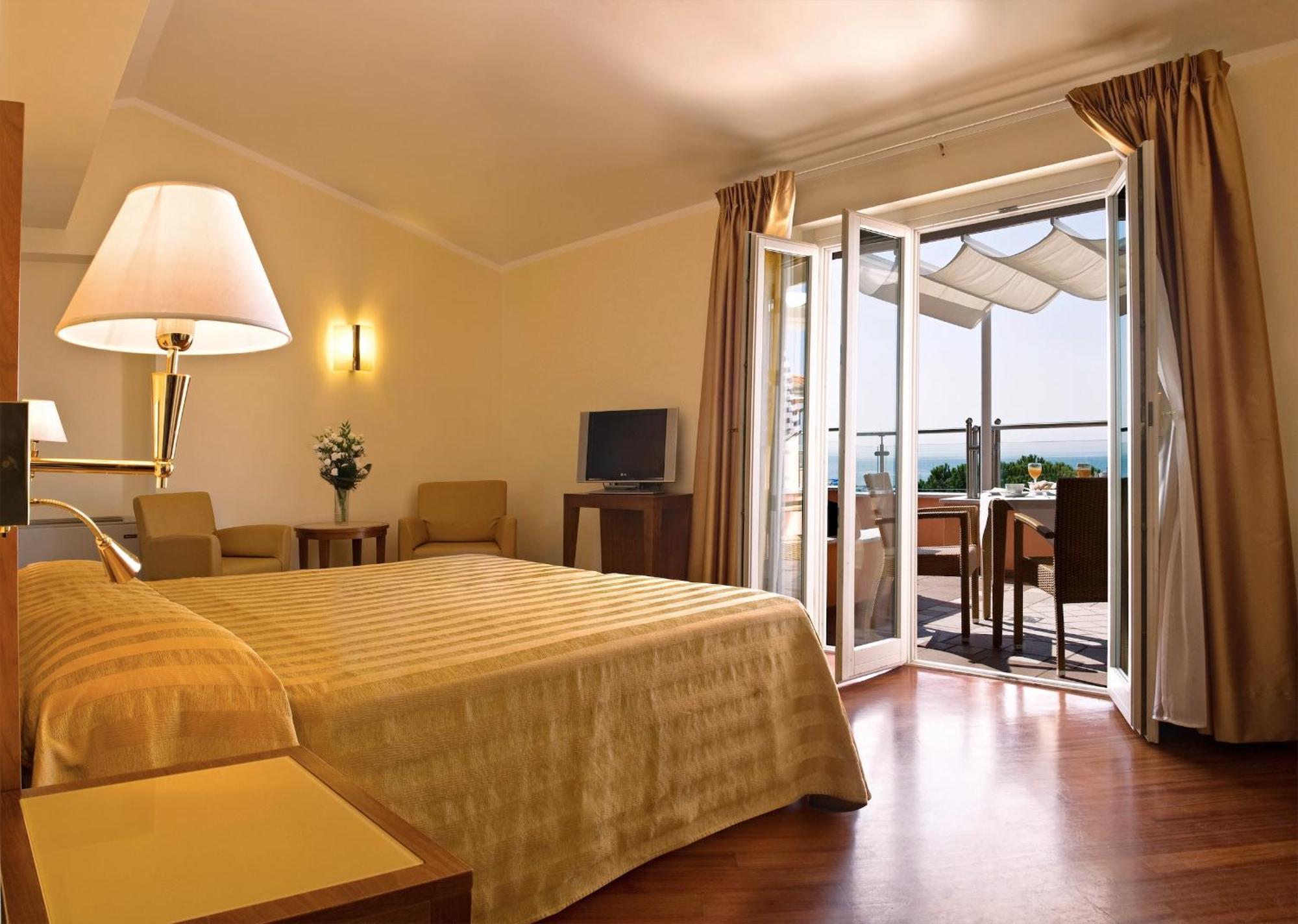 Versilia Palace Hotel Marina di Pietrasanta Esterno foto