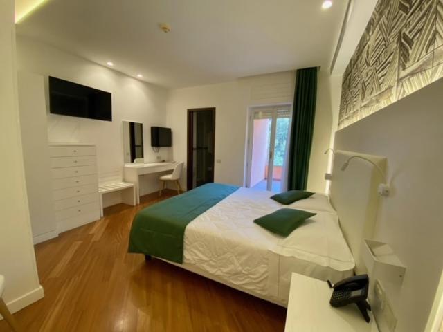 Versilia Palace Hotel Marina di Pietrasanta Esterno foto