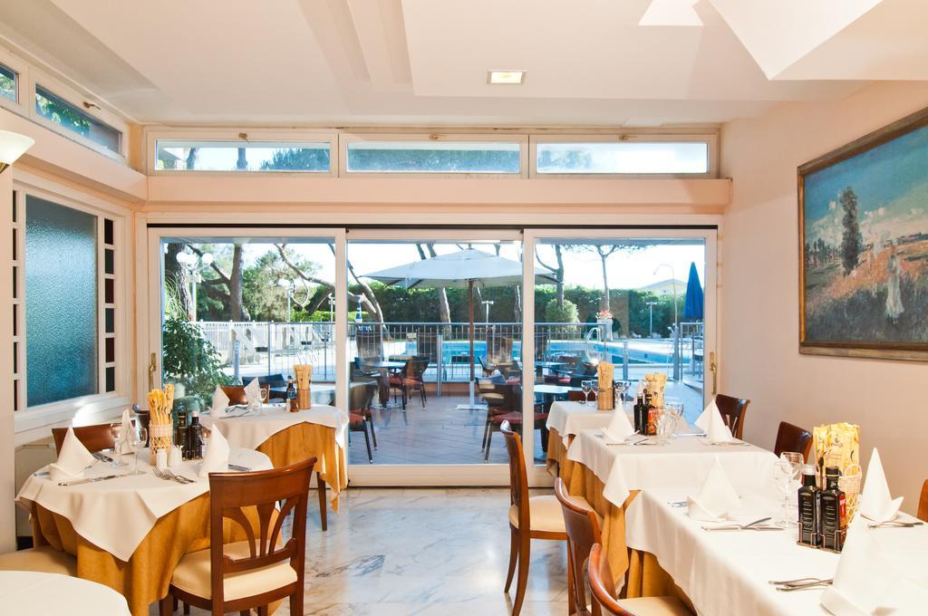 Versilia Palace Hotel Marina di Pietrasanta Esterno foto